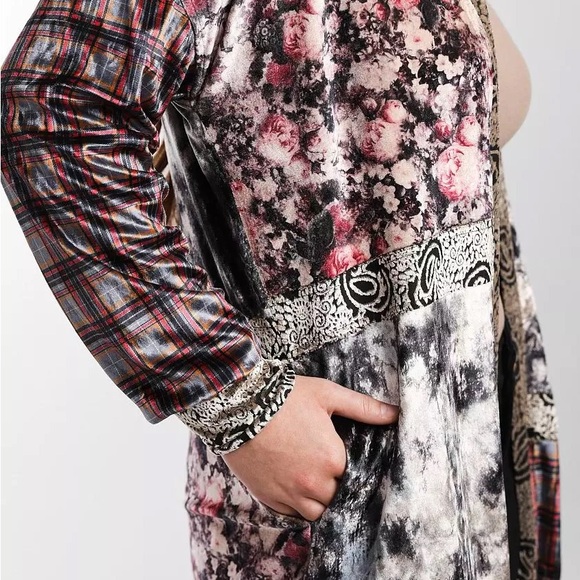 Gimmicks by BKE Limited Edition Multicolor Floral Velvet Cardigan Size Large - Picture 4 of 16